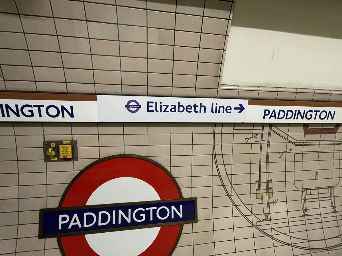 ElizabethLine's tweet image. What an ugly sign