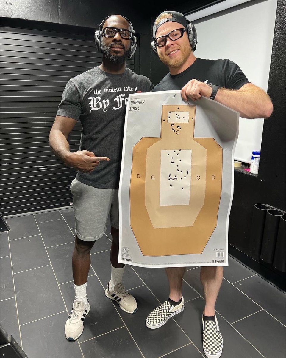 Gunstore's tweet photo. #Repost from @eric_xcmma
•
⌖ #Shoutout to my guy, @jasonmanly and @gunstore for taking great care of me on my @sigsauerinc purchase. They let me test out all the #guns I wanted to compare, but they still wouldn’t let me shoot an RPG down Tropicana ⌖
•
#sigp365x #teamXC #vegas https://t.co/glCiBbyhlM