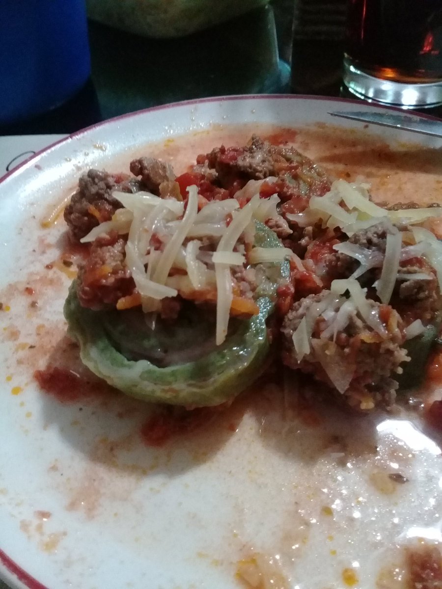 Grabianchi19's tweet photo. FIDEOS DE ESPINACA RELLENOS CON JAMÓN Y QUESO; ACOMPAÑADOS CON SALSA BOLOGNESA- TODO CASERO💖 https://t.co/kAXNDaKY97