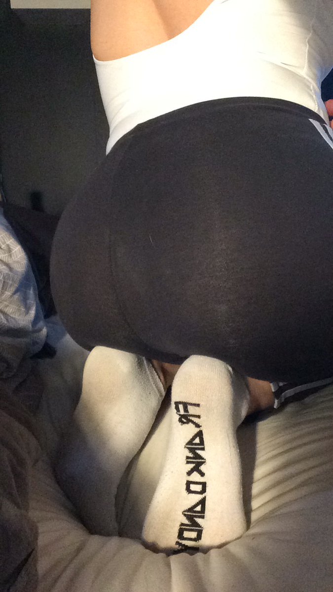 AliciaMneau's tweet photo. RT + Follow pour ta nude quotidienne 😁❤ https://t.co/vwBBDjmklX
