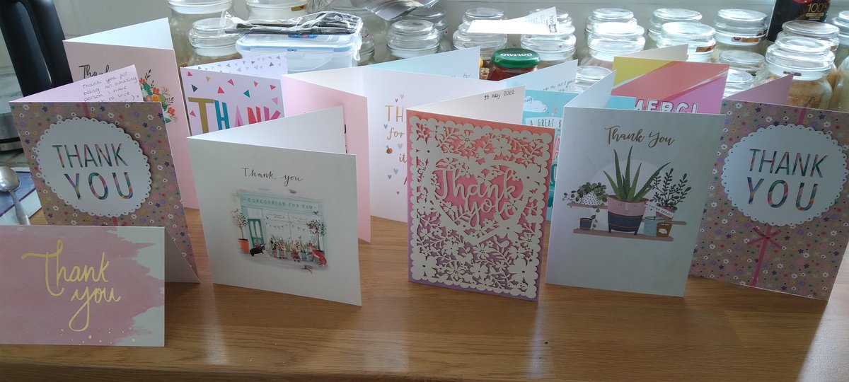 louisehawxwell's tweet photo. Thank you so so much to all the wonderful @EHU_FOE Year 3 Primary FT students for your kindness, love and being an absolutely flipping amazing cohort! Loved celebrating with you this afternoon. #AlmostEndofY3 #NextStopGraduation #ProudYearLead 🥰🥰🥰 https://t.co/lwEOR63ciA