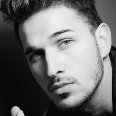 Thezayedwani's tweet photo. #NewProfilePic https://t.co/1q9OUDKdJM