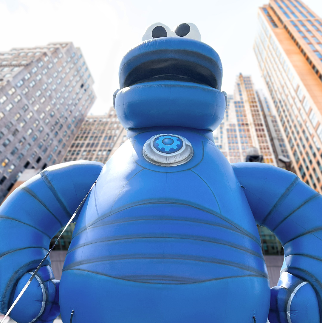 Mecha Cookie is coming to NYC, and he's going Mecha-GIANT! Come to Herald Square to meet our new 30-ft. neighbor, 8am ET to 8pm ET on Saturday and Sunday! #MechaBuilders