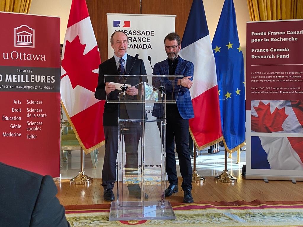 CNRS_Canada's tweet photo. Félicitations aux co-fondateurs de @UMI_TAKUVIK @CNRS @universitelaval pour le Prix du #FFCR. Il y a 20 ans, le Fonds a permis de catalyser une grande aventure entre 🇫🇷 et 🇨🇦 en recherche des éco- et géo-systèmes polaires #vision #amitié @franceaucanada @FranceQC @Sorbonne_Univ_ https://t.co/SSlD1zO6qf