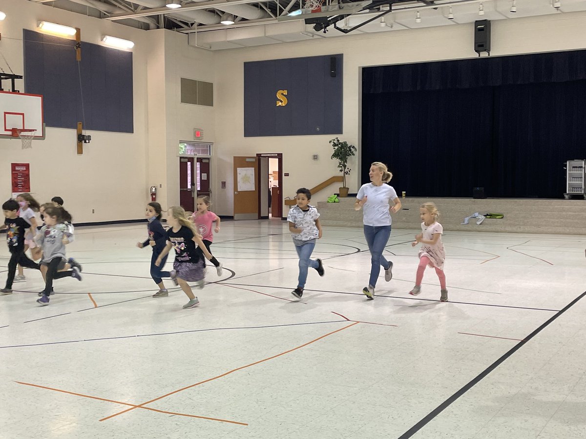 BSTElementary's tweet photo. Last day for the pacer! 17 staff members turned out to show our students the importance of staying active. Way to go staff and students! 🤩#alwaysOURbest #PE #bststars #stayactive https://t.co/LlHP9jJ6N0