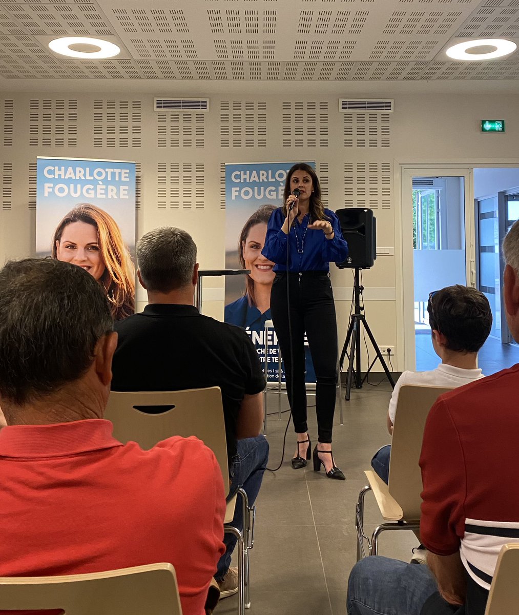 VincentVllt's tweet photo. @CharlotteFougR candidate sur la 5ème circonscription de #cotedor en réunion publique sur la petite commune de #merceuil #legislatives2022 #charlottefougere https://t.co/PCLf171wcl