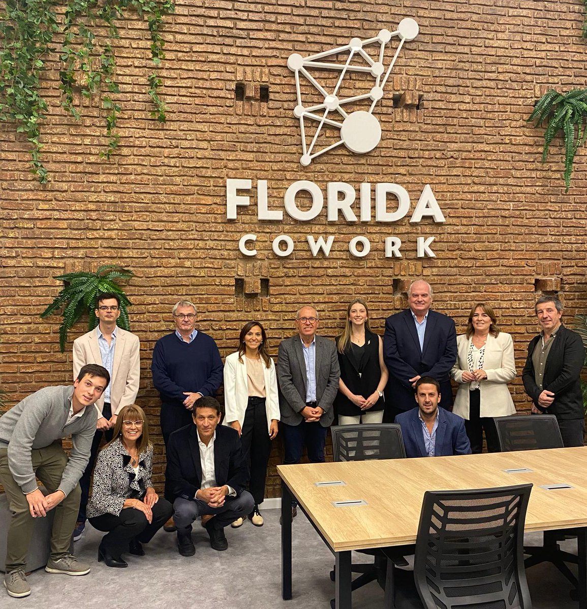 Ayer estuvieron presentes en el <a href="/CCIFda/">Centro Comercial e Industrial de Florida</a> autoridades de la <a href="/CamaraUY/">Cámara de Comercio y Servicios UY 🇺🇾</a>, entre ellos el Presidente Daniel Sapelli. Se visitó a algunos comercios e instalaciones de la ciudad.
Queremos destacar el reciente logro alcanzado: el Florida Cowork.

¡Felicitaciones y muchos éxitos Florida!