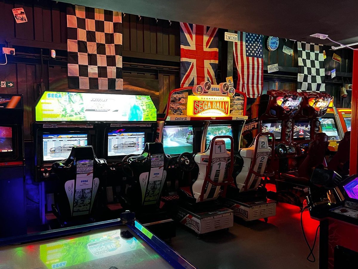 InsanityRetro's tweet photo. The racing row is now looking fantastic 🔥 huge week for new machines added, another big shuffle around with increased seating and a quieter area, a kids corner added with half height machines and a junior racing game on the Xbox and repairs galore!! https://t.co/Pjj9fxp4k6