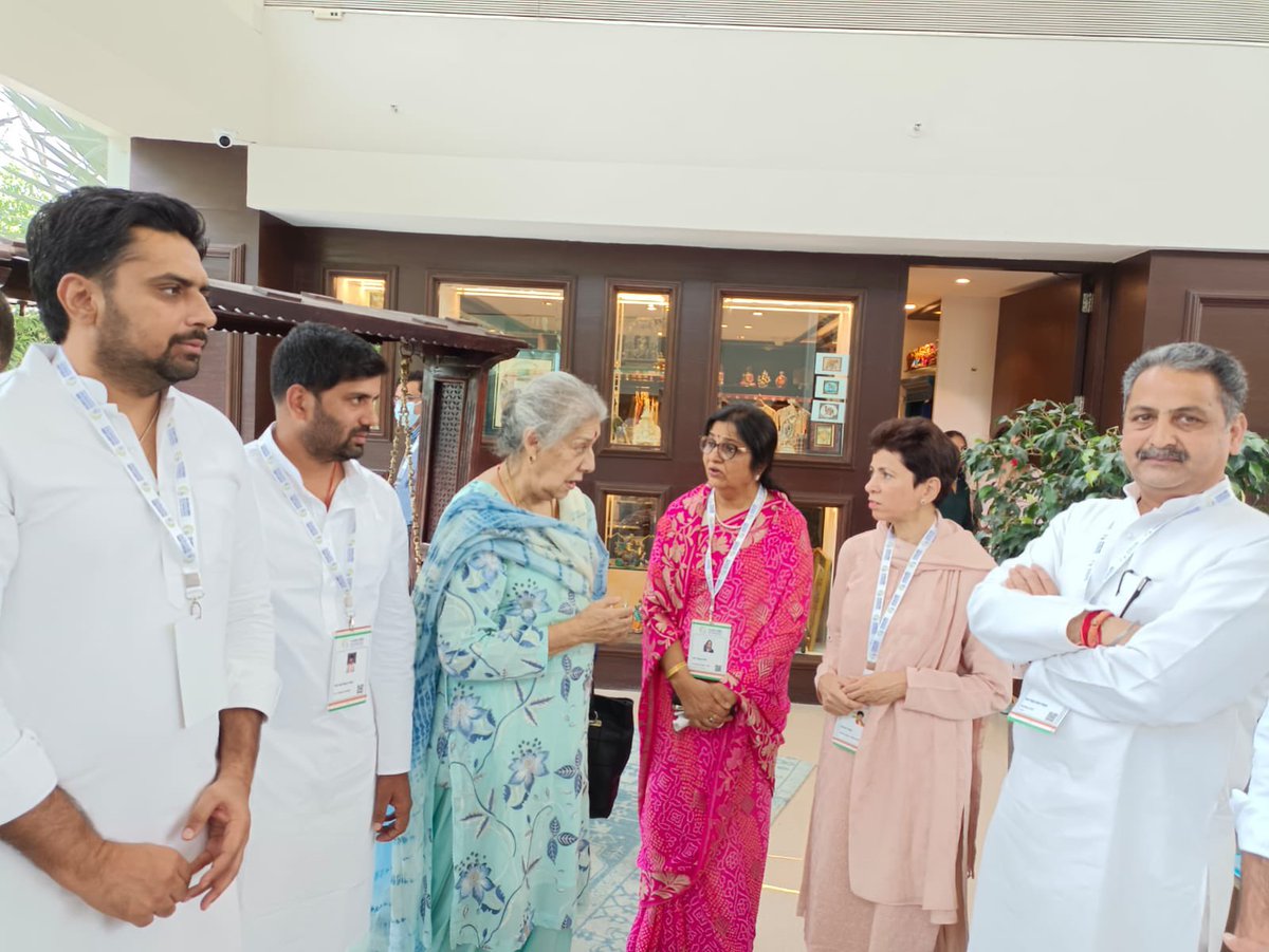 rajanipatil_in's tweet photo. Nav Sankalp Chintan Shibir 2022 at Udaipur.we stand united &amp; determined! @ambika1942 ji, @kumari_selja ji, @shaktisinhgohil ji, https://t.co/XW8Ww3Rp6i