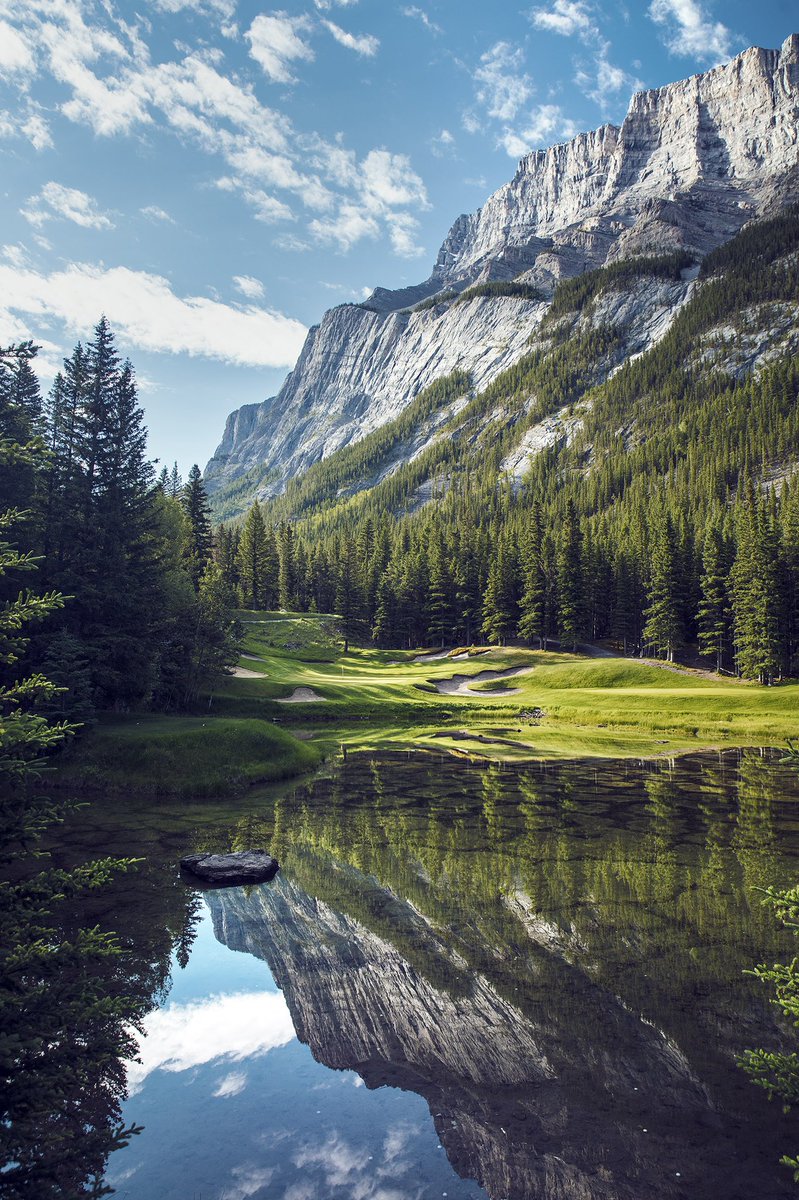 cdngolftraveler's tweet photo. Scientists have set the Doomsday Clock to 90 seconds to midnight, closer than ever before. Breathe deeply and imagine you're at #BanffSpringsGC, about to tee off on the Devil’s Cauldron, one of the world's most gorgeous par-3 holes. https://t.co/iEM7wVA17A https://t.co/ETQS1AW0bF