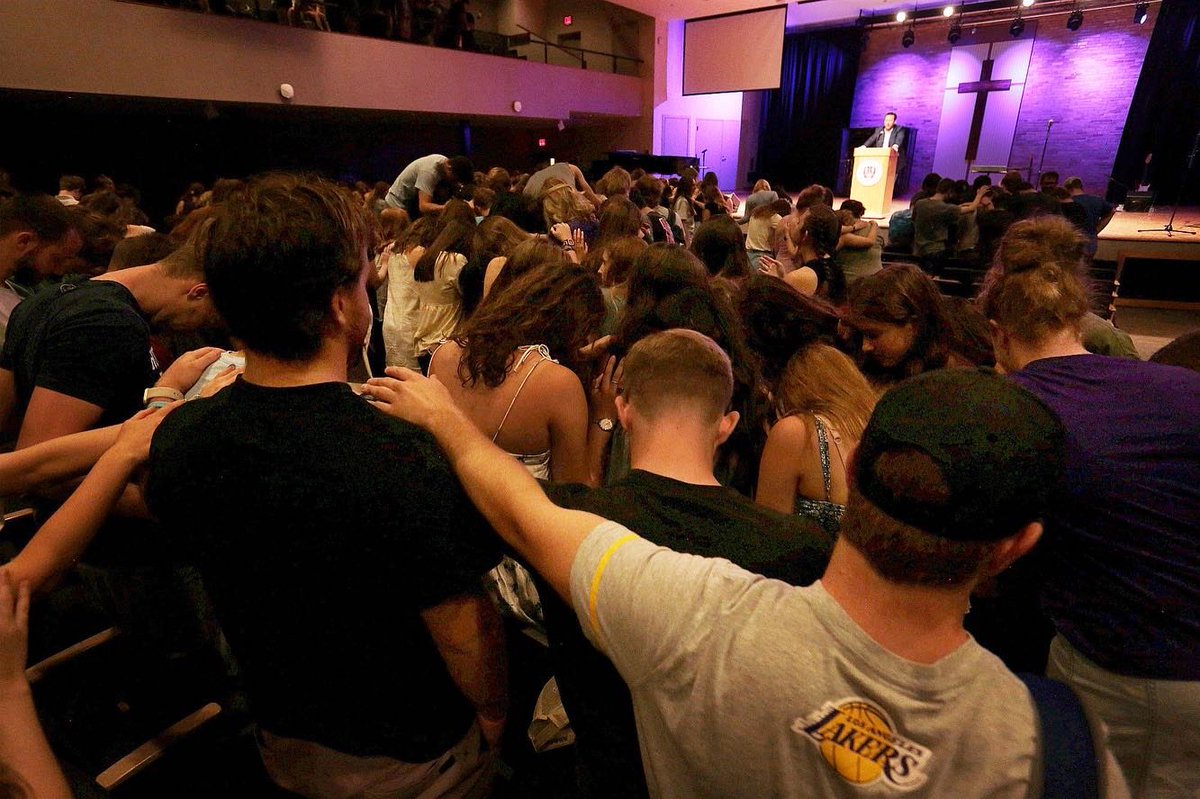 tayloru's tweet photo. Ending the last week of classes the way it started.
Hopeful and intentional.
Congratulations everyone and may you all be encouraged to finish strong in your finals.
#tayloruniversity #tayloru #lastweekofclasses #yougotthis #intentionalcommunity https://t.co/M3lk7mlxFU