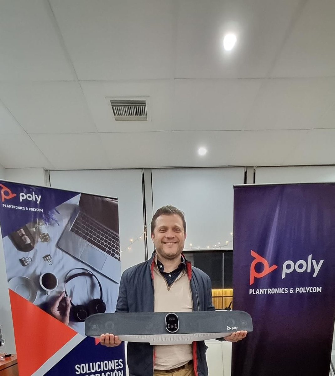 evolutions_it's tweet photo. Participamos de #POLYEXPERIENCE donde se presento con una demo en vivo el X70 recién llegado.
Compartimos la experiencia con Rodrigo Javier Cetrángolo , Natalia Martín y Agustin Villanos

#poly #headset #eventos #lanzamientos #novedadestecnologia #tendencias2022 https://t.co/TxBnMwmanb