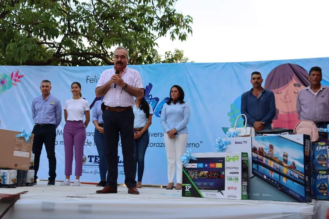 gustavomaciasz's tweet photo. Excelente festejo a las mamás tequilenses que organizó el @GobiernoTequila que encabeza #PonchoMagallanes. 

Felicidades por la organización y por brindarles un gran momento de alegría y diversión. https://t.co/afxSXXQPip