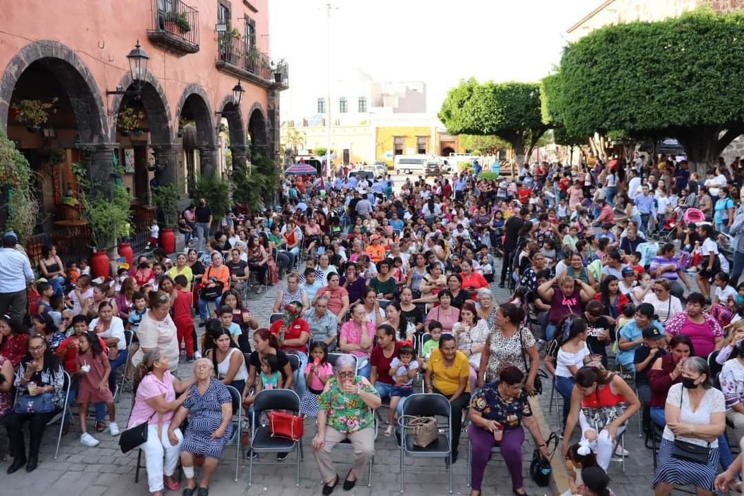 gustavomaciasz's tweet photo. Excelente festejo a las mamás tequilenses que organizó el @GobiernoTequila que encabeza #PonchoMagallanes. 

Felicidades por la organización y por brindarles un gran momento de alegría y diversión. https://t.co/afxSXXQPip