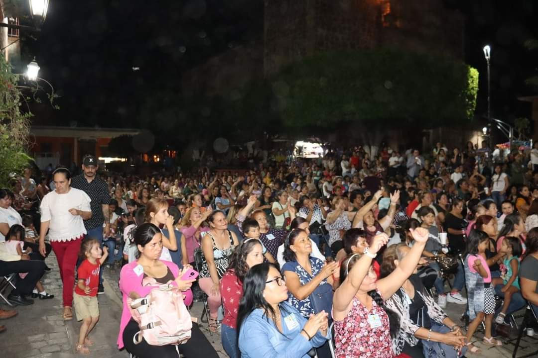gustavomaciasz's tweet photo. Excelente festejo a las mamás tequilenses que organizó el @GobiernoTequila que encabeza #PonchoMagallanes. 

Felicidades por la organización y por brindarles un gran momento de alegría y diversión. https://t.co/afxSXXQPip