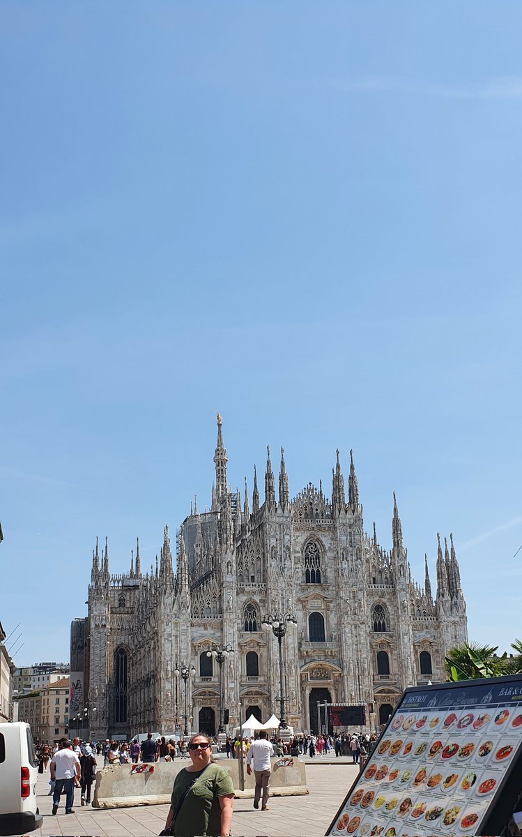 chiarabonomi's tweet image. Oggi son passata a buttare un occhio: domenica si parte dalla magica piazza Duomo.
Dopo anni una corsa vera in presenza. 
Sono molto emozionata. #stramilano #solo10