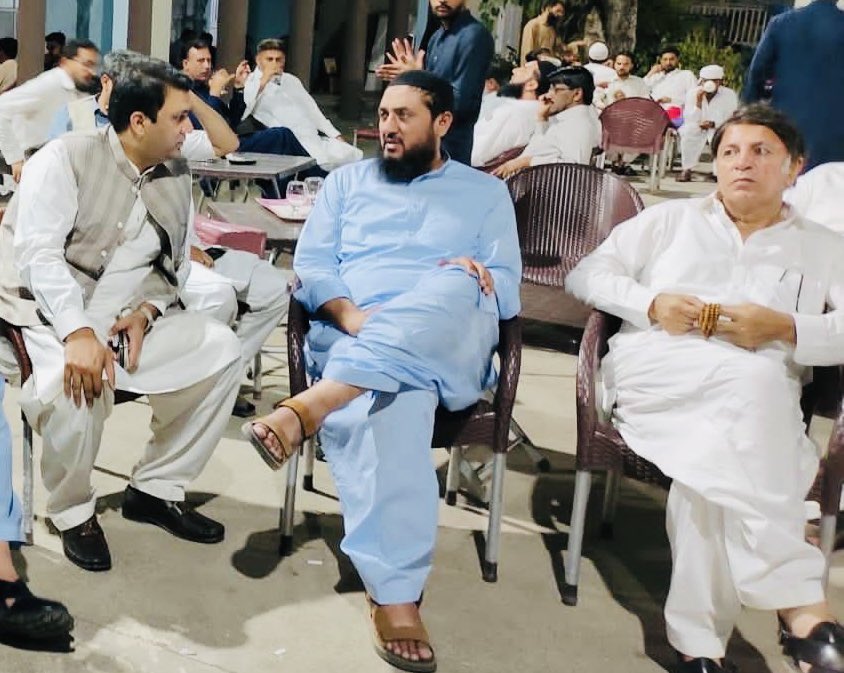 PMLNSMTMBDIN's tweet photo. گجرات: کوٹلہ جلسہ کے حوالے سے ڈویژنل صدر پاکستان مسلم لیگ ن چوہدری عابد رضا کوٹلہ ایم این اے سے ڈویژنل سیکرٹری اطلاعات چوہدری خرم مشتاق، ضلعی سیکرٹری اطلاعات گوجرانوالہ میاں مدثر نذیر اور ضلعی سیکرٹری اطلاعات گجرات میاں اکمل حسین ملاقات اور مشاورت کررہے ہیں https://t.co/THekWzy6VC