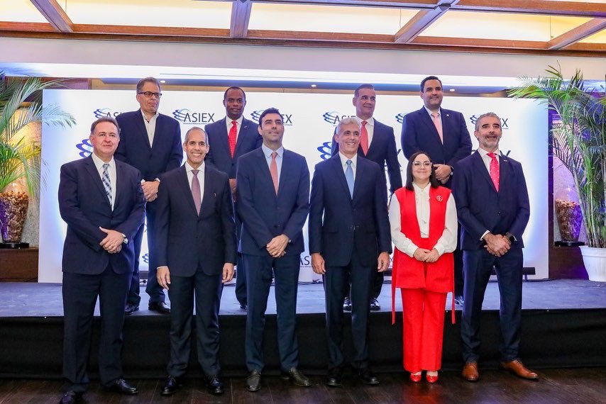 Agradecemos a todas las personas que nos acompañaron a celebrar este momento especial.