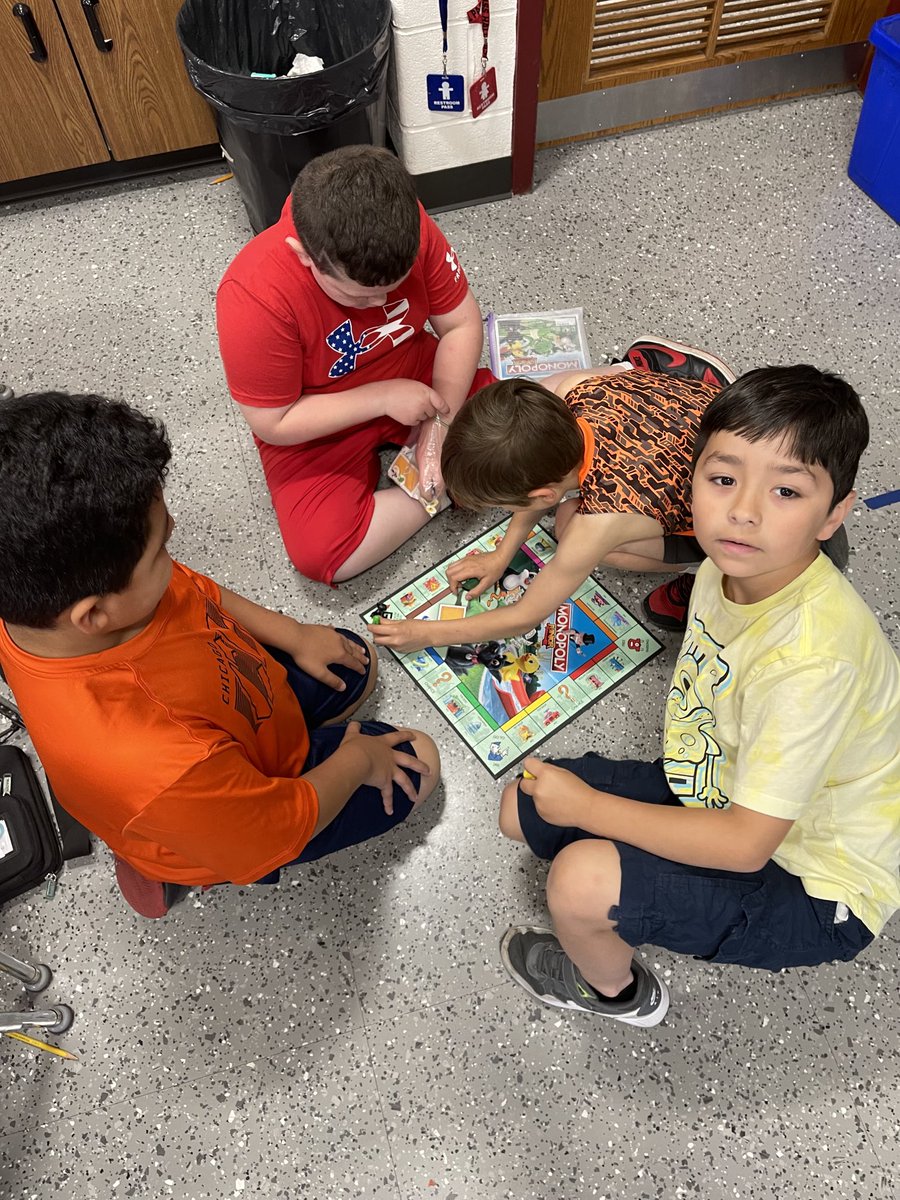 valentoure's tweet photo. It’s board game day today! ⁦@SipleySchool⁩ https://t.co/iKtnCXkHKV