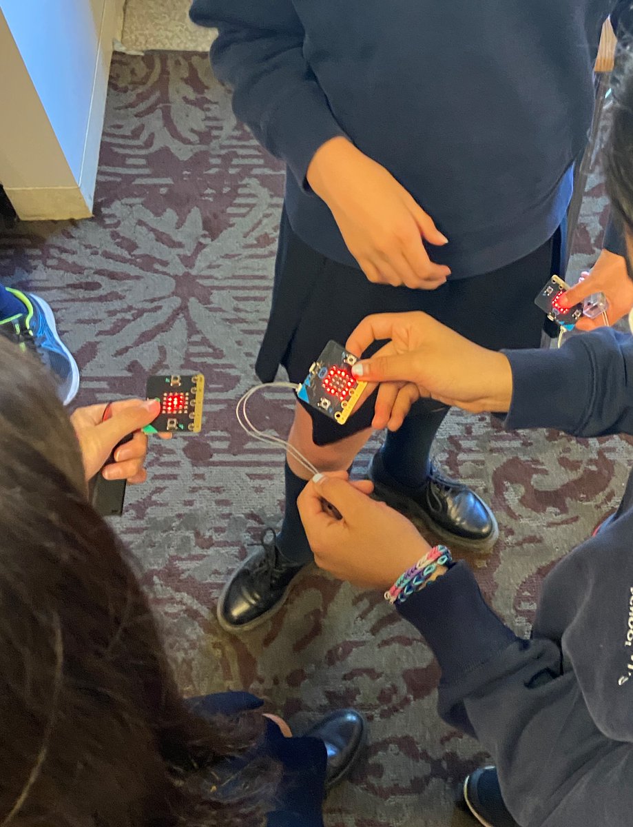 ellydilworth's tweet image. Grade 7 students having fun coding @BBCmicrobit @microbit_edu into a game of &apos;Rock-Paper-Scissors&apos; #coding #ontMATH #mathinquiry