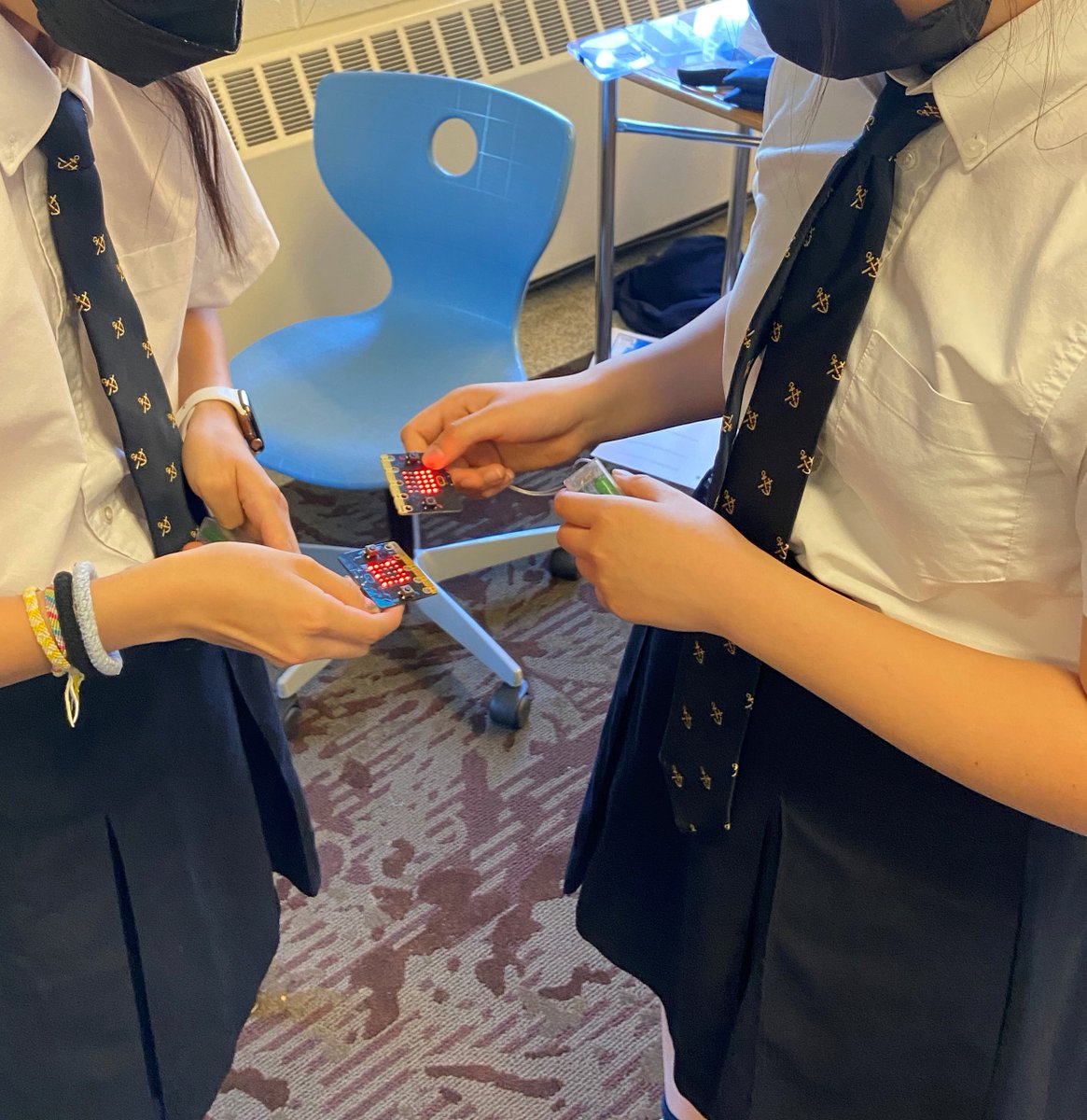 ellydilworth's tweet image. Grade 7 students having fun coding @BBCmicrobit @microbit_edu into a game of &apos;Rock-Paper-Scissors&apos; #coding #ontMATH #mathinquiry