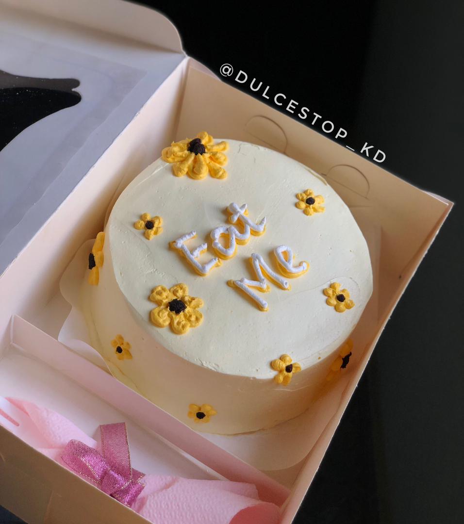 azizaabou28's tweet photo. My sister @Boddoh_b makes these dreamy bento cakes!😍
They're so cute, affordable, and they taste even better.
She's Kaduna based, look up @dulcestop_kd on IG and get yours💕✨ https://t.co/CsmWM0oU2F