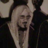 كان الشيخ عبدالملك بن إبراهيم آل الشيخ رحمه الله يُكثِرُ من الطواف بالكعبة المشرفة، وفي يوم الاثنين 1404/1/18هـ طاف بالكعبة كعادته مغرب كل يوم، وبينما هو يصلّي ركعتي الطواف، توفي وهو في السجدة الثانية.. رحمه الله وغفر له.