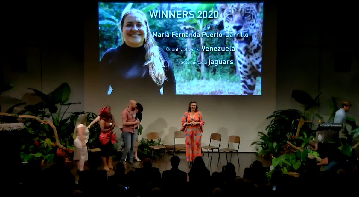 Este viernes, la bióloga venezolana 🇻🇪 <a href="/MariFPC/">Ma. Fernanda Puerto-Carrillo</a>  recibió en Amsterdam 🇳🇱 su premio Future For Nature 2020 por su trabajo en la conservación de los jaguares 🐅 en el sur del Estado Zulia ante las amenazas de la caza ilegal y la pérdida de hábitat. 

¡Felicidades, María Fernanda!