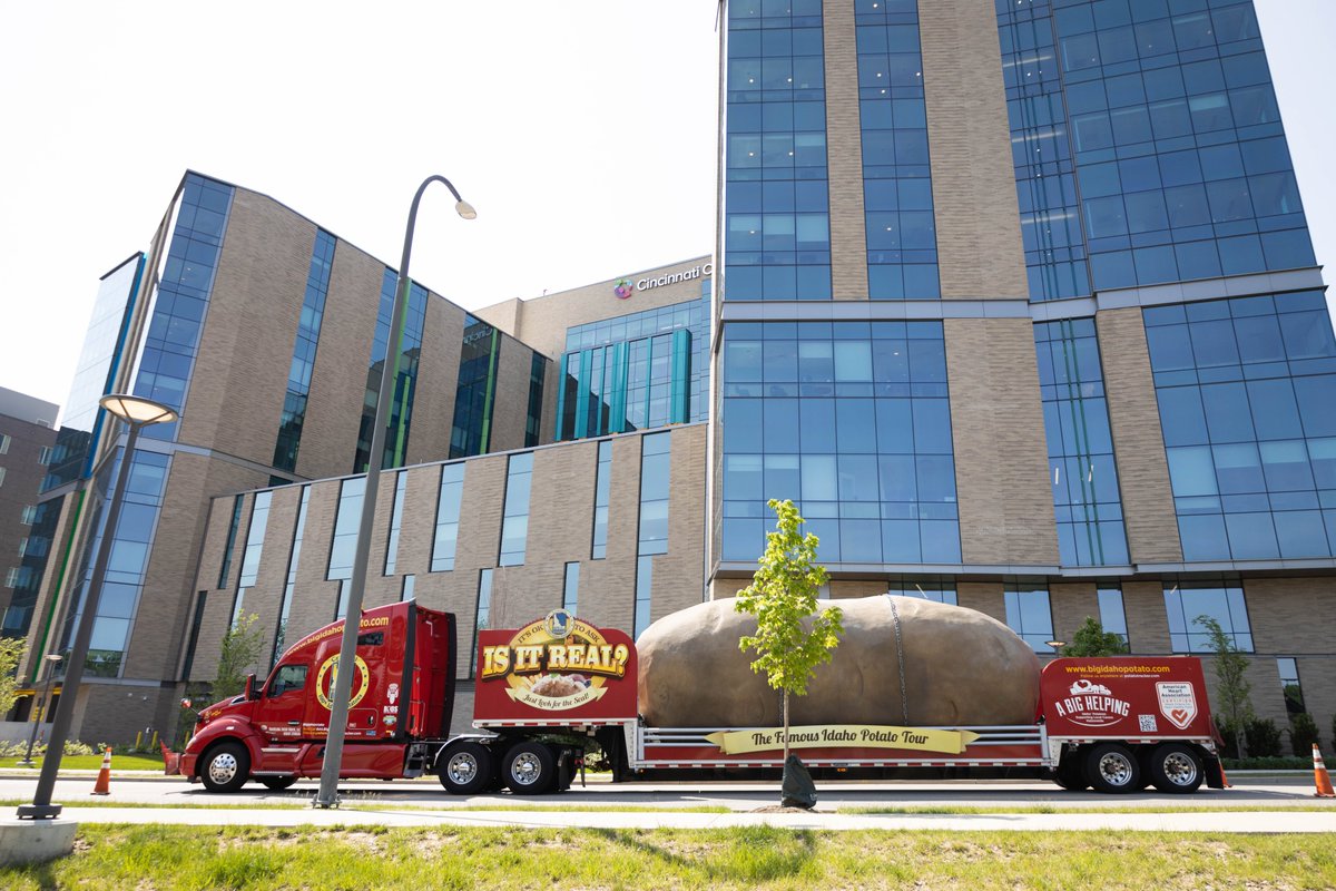 WKID33's tweet photo. What a mashing day! @BigIdahoPotato @RyanFoundation @CincyChildrens https://t.co/wdbCwIk9m4