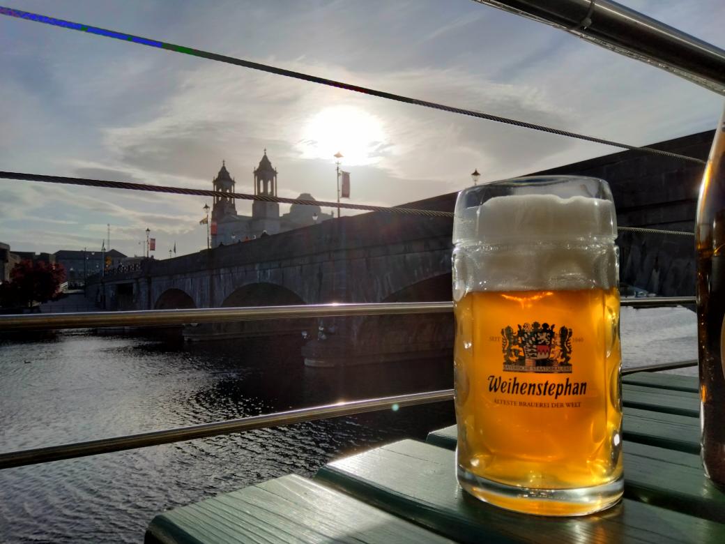 iiGamingLounge's tweet photo. Sometimes, the weather is just so good you have to put down the controller / mouse / remote and go out, feel the breeze on your face, and have a tasty tasty pint! https://t.co/xmL4JIDqLW