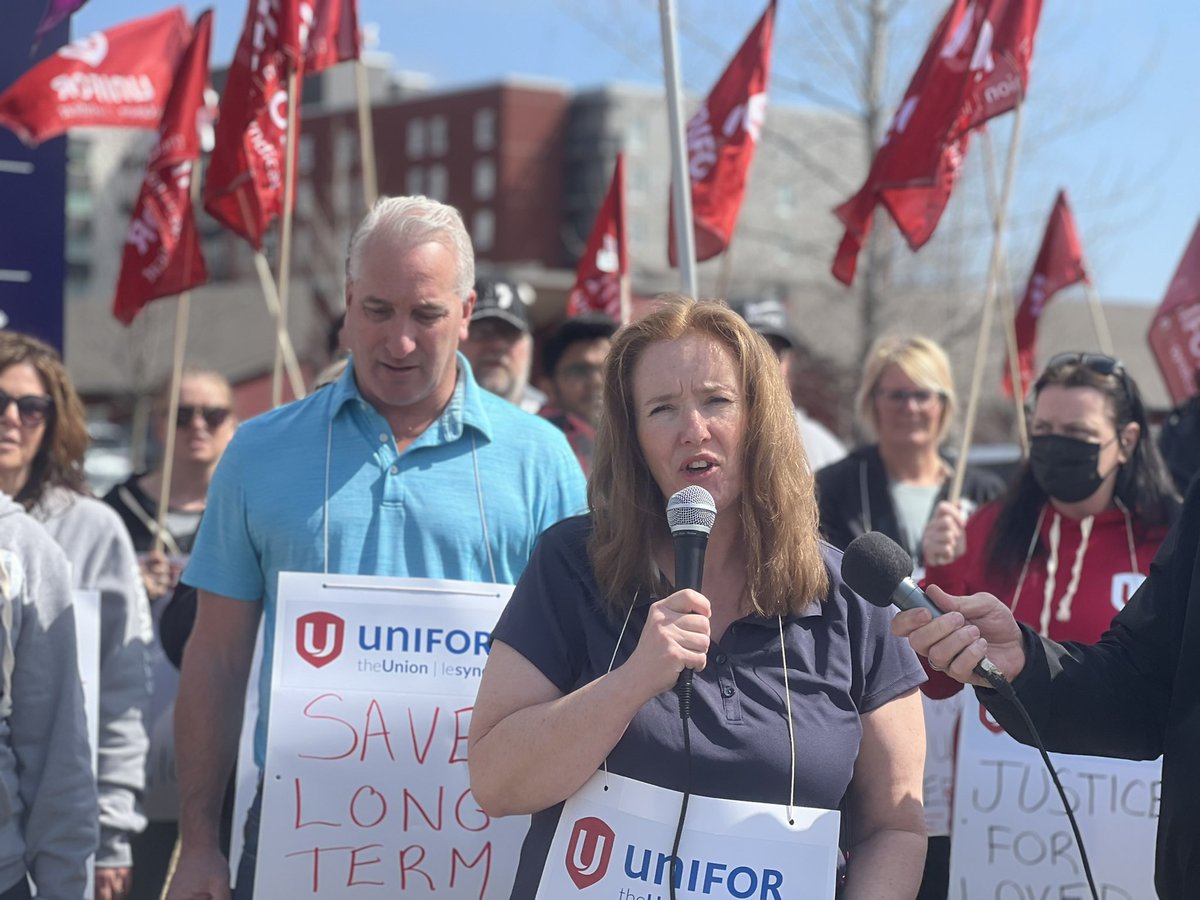 UniforTheUnion's tweet photo. Long-term care workers, families of residents, and community members came together for the Thunder Bay Save Long Term Care Day of Action. https://t.co/NcfaazkLR8 https://t.co/UgRKCQ9A4P