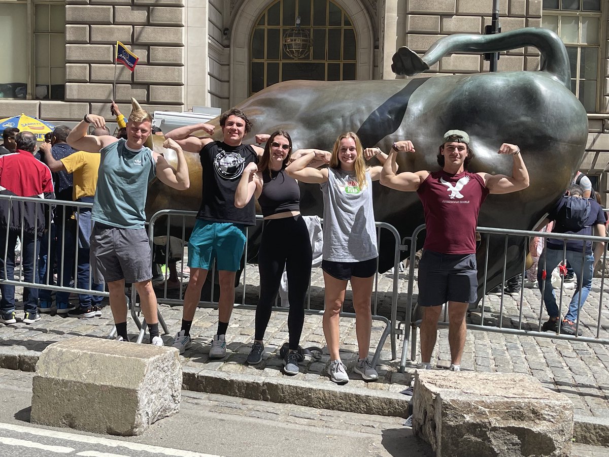 NorthwoodSnC's tweet photo. Happy Flex Friday from a few of our athletes on Wall Street. They promised  a higher close and lower gas prices. #FlexFriday #GetStrong https://t.co/Xip49zbV1h