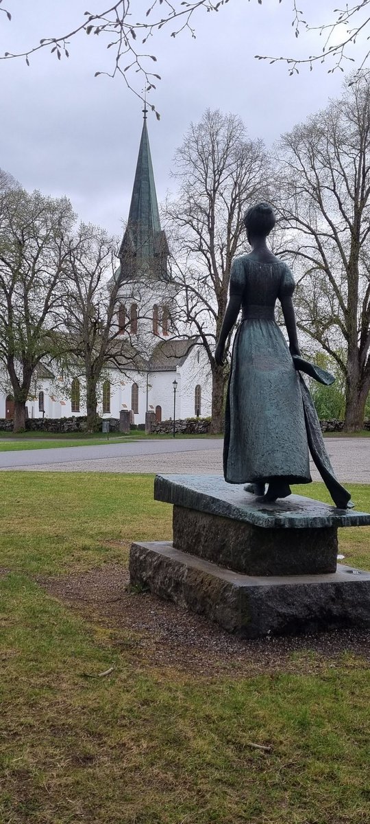 granberg_h's tweet photo. Fredag og snart 17 mai. Camilla Collett skuer ut mot kirken hvor hennes far hadde virke som prest. Broren Henrik nevnes alltid på 17 mai, men se - den som alltid er tilstede er @CamillaWCollett selv. #camillacollett #likeverd #eidsvollkirke #Tingvoll https://t.co/t3lEiNyUZE