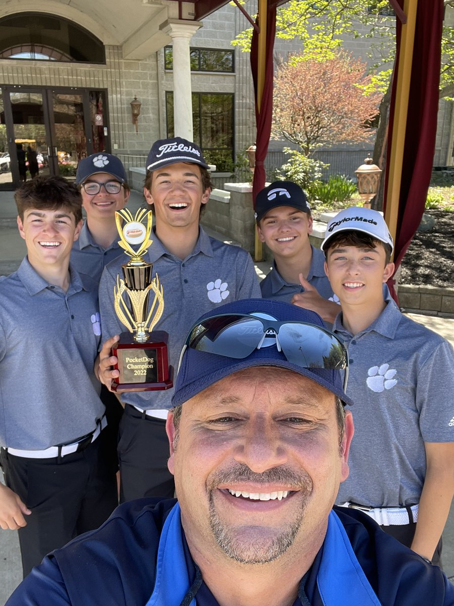 CoachTocco13's tweet photo. @lil_Feech71 @BautkoTyler @AlexMacd9 @joeyrobinson228 @adampioch17 

Win PDInvitational at Golden Hawk with a score of 321. https://t.co/6wel56FfOw