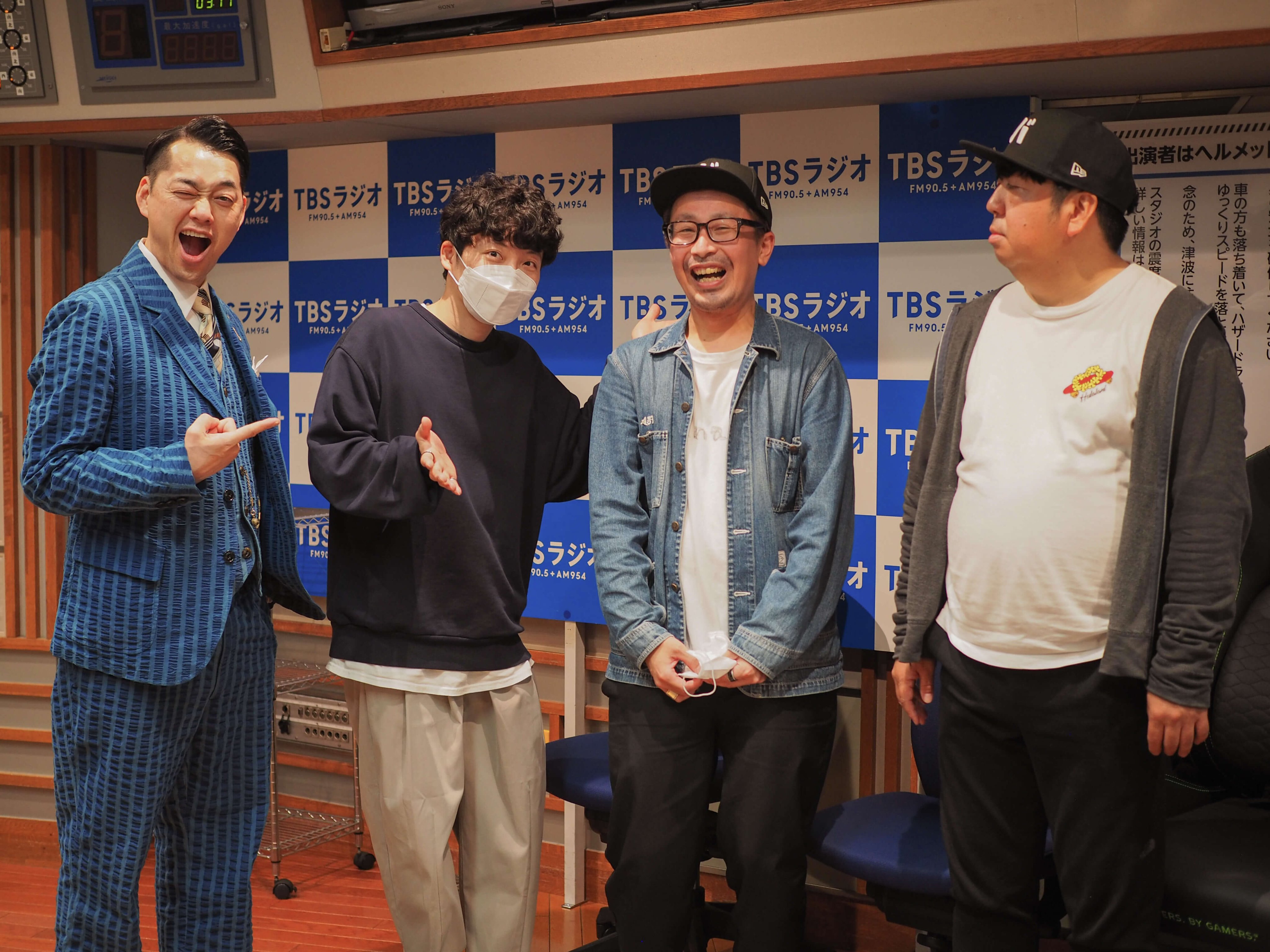 星野源 Gen Hoshino 星野源がtbsラジオ バナナムーンgold に生出演 今年は日村さん そしてドロボーさんにインスパイアを受けた楽曲 日村さん50歳誕生日の歌 をお届けしました 日村さん 50歳のお誕生日おめでとうございます Bananamoon 星野源