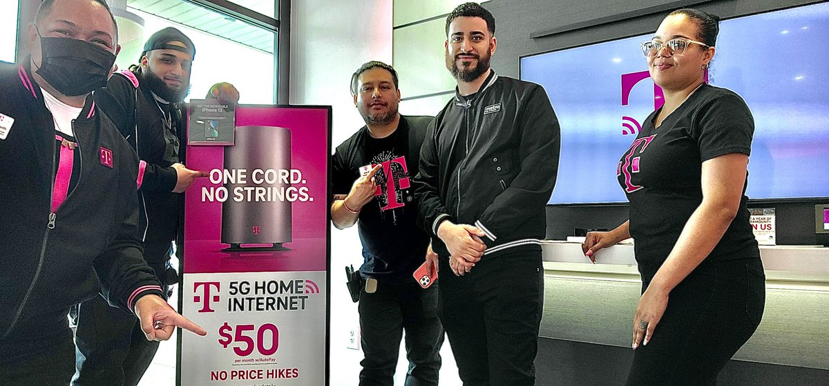 When <a href="/MetroByTMobile/">Metro by T-Mobile</a> visits #8340! Sharing Best Practices for the HINT TAKEOVER. ONE Team ONE Product. #HintForAll  #tmobile #MetroByTmobile #Hint #NEEmipre #TheWestWing💸
