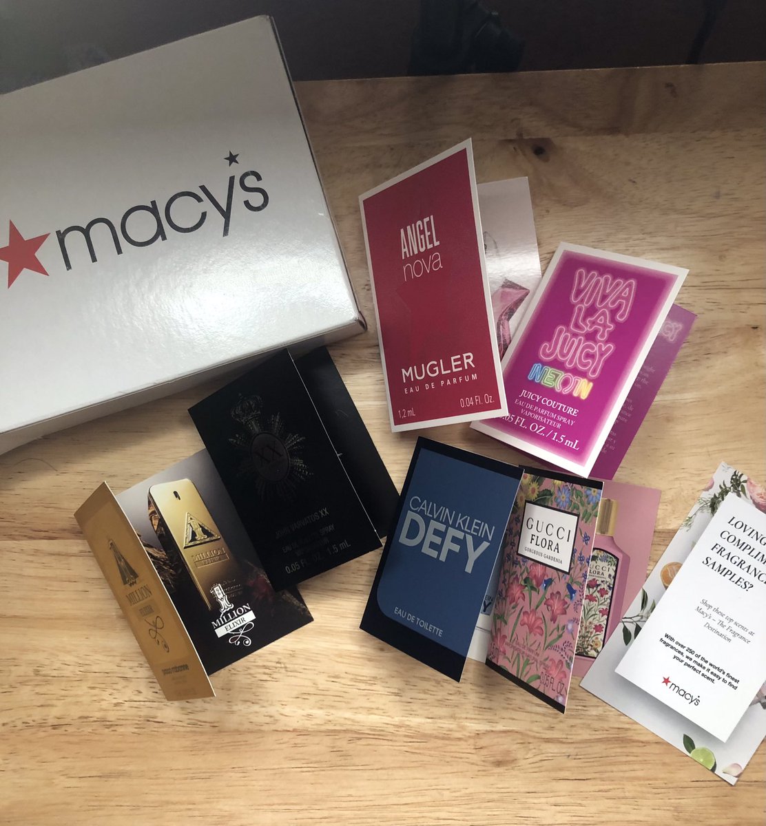 galaxylover1998's tweet photo. Thanks #popsugardabble for sending me this @Macys box of free perfume samples.
#Macys #freesamples #perfumesamples https://t.co/pnys9N2M1w