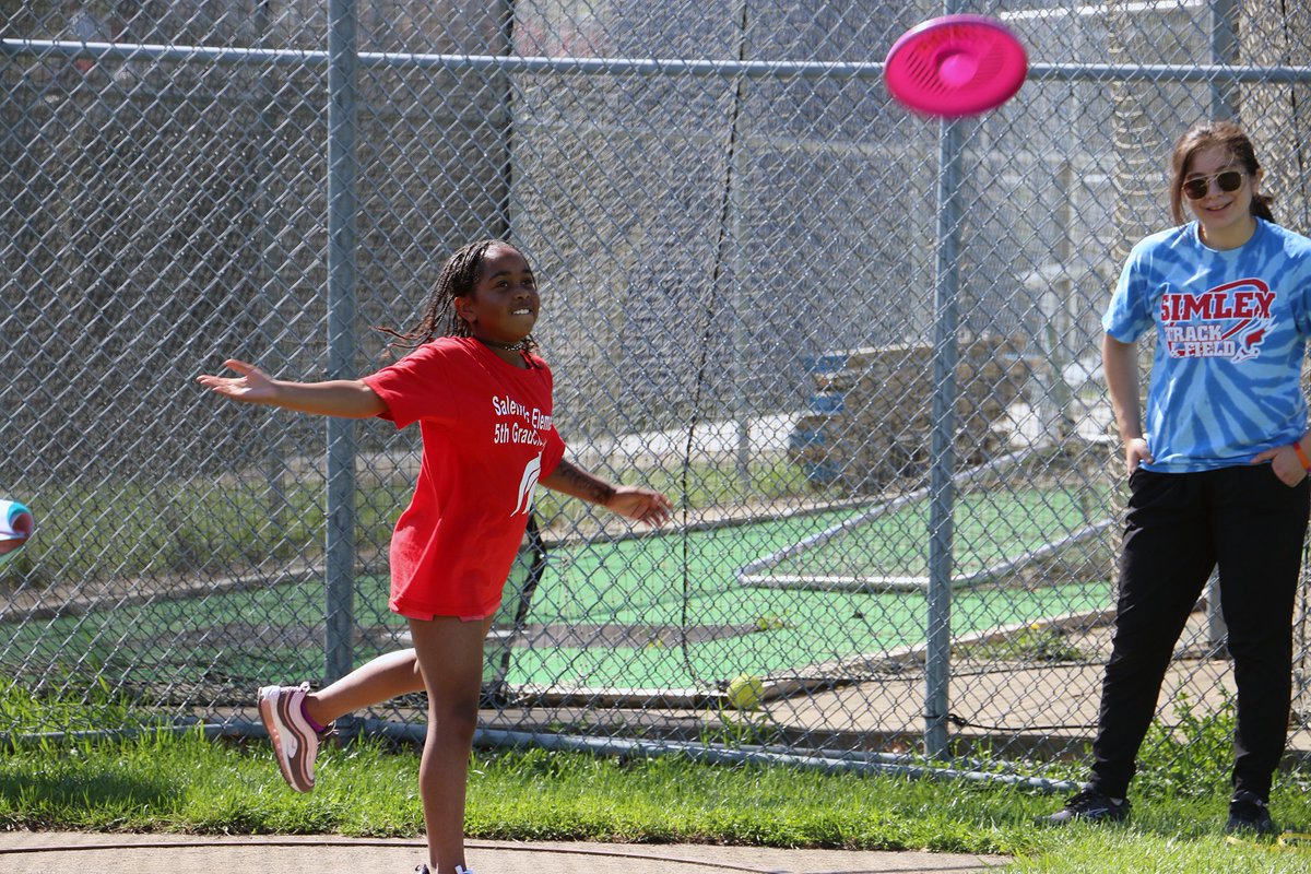 ISD 199 5th graders got together today for the annual 5th-grade Track &amp; Field Day. The day gives students an opportunity to celebrate, bond, and look ahead. READ: ow.ly/OGST50J7NO1 #inspire199 #community199 @MrLostetter <a href="/SHchangemakers/">@PrincipalWillette</a> @mrcooperpb #Atheneum
