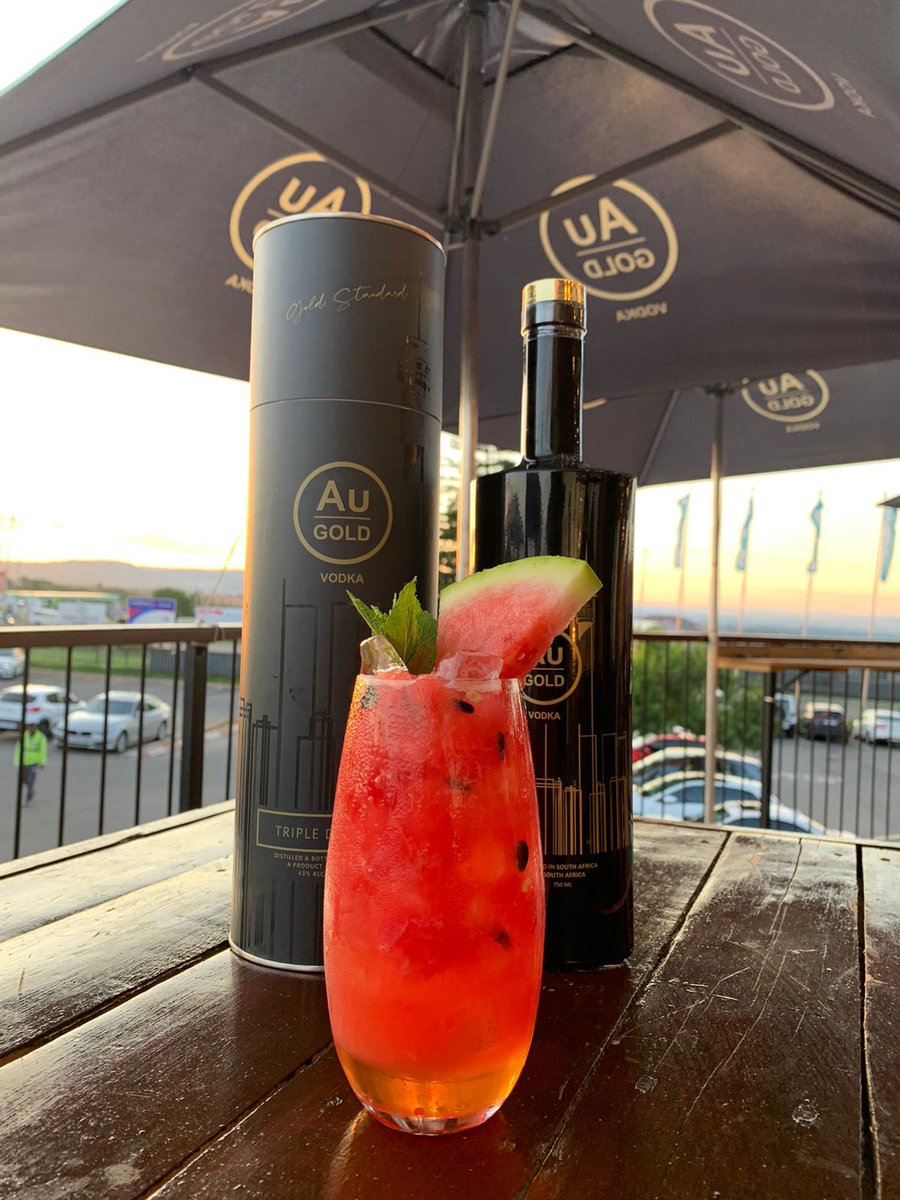 Happybear_24's tweet photo. As long as it has @AuGoldVodka it’s my favorite cocktail 🤩🔥🍹 https://t.co/eLeaIY0wFw
