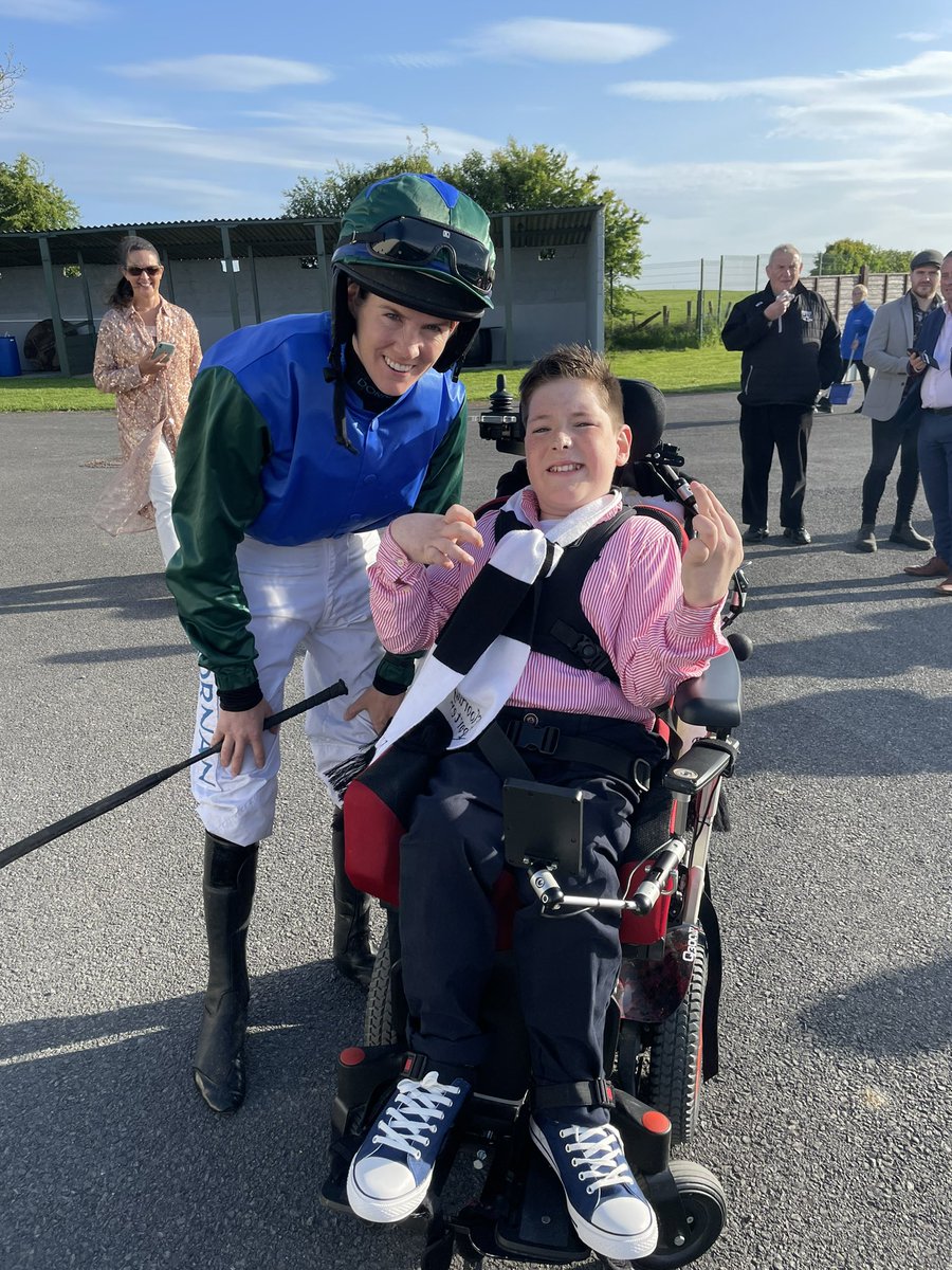 for_tomas's tweet image. Winner winner it will pay for my dinner. Congrats @rachaelblackmor on upping the Anti @KilbegganRaces @HenrydeBromhead @for_tomas Nice to take money off the bookies , Mal @McCartanBet.