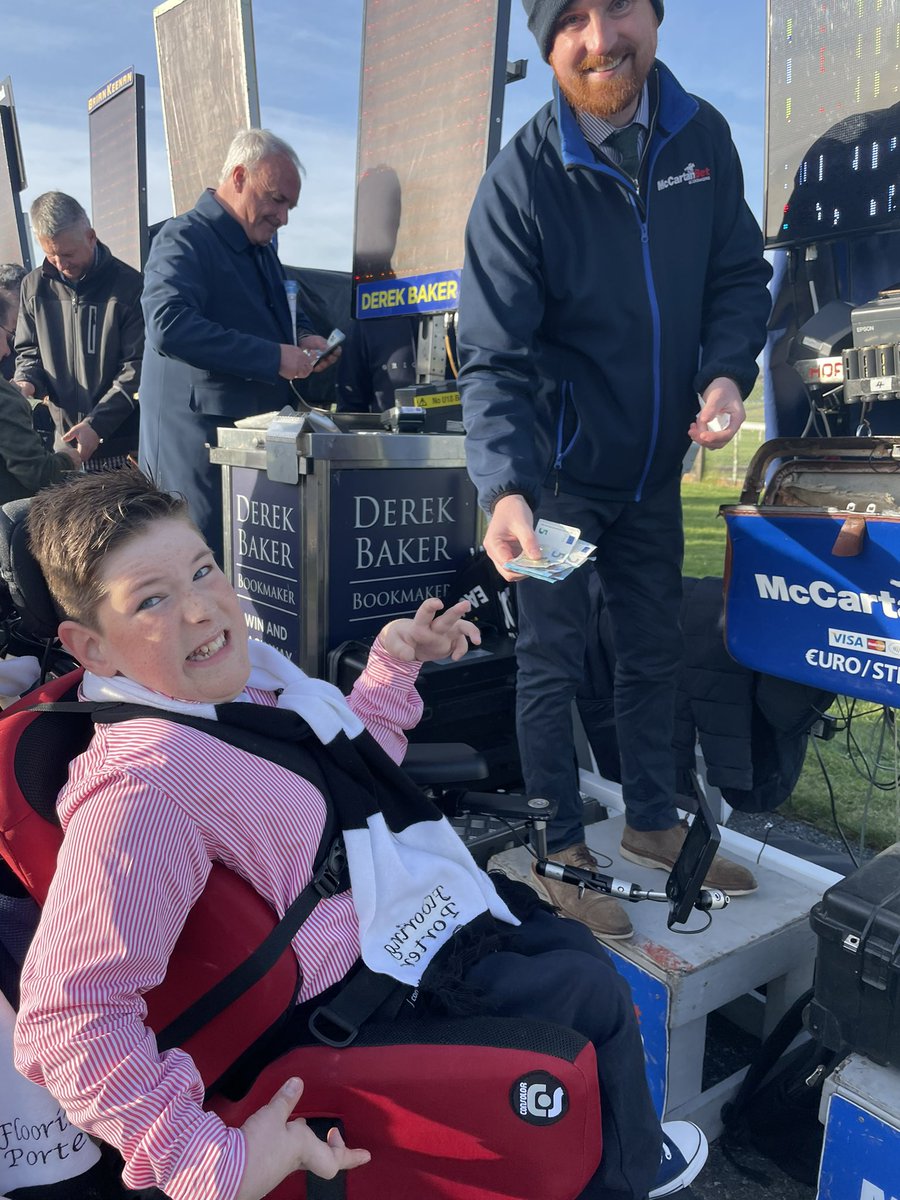 for_tomas's tweet image. Winner winner it will pay for my dinner. Congrats @rachaelblackmor on upping the Anti @KilbegganRaces @HenrydeBromhead @for_tomas Nice to take money off the bookies , Mal @McCartanBet.