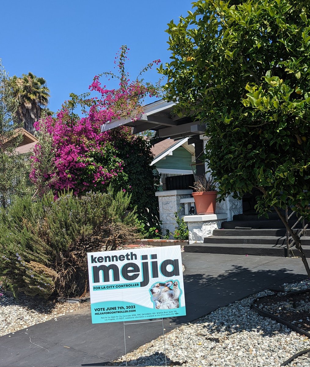 MartiniGirl007's tweet photo. So excited to show off my new yard sign in support of @kennethmejiaLA Can't wait for him to whip the LA city budget into shape &amp; continue to be transparent. #LAController #vote https://t.co/WpCVE6r32L