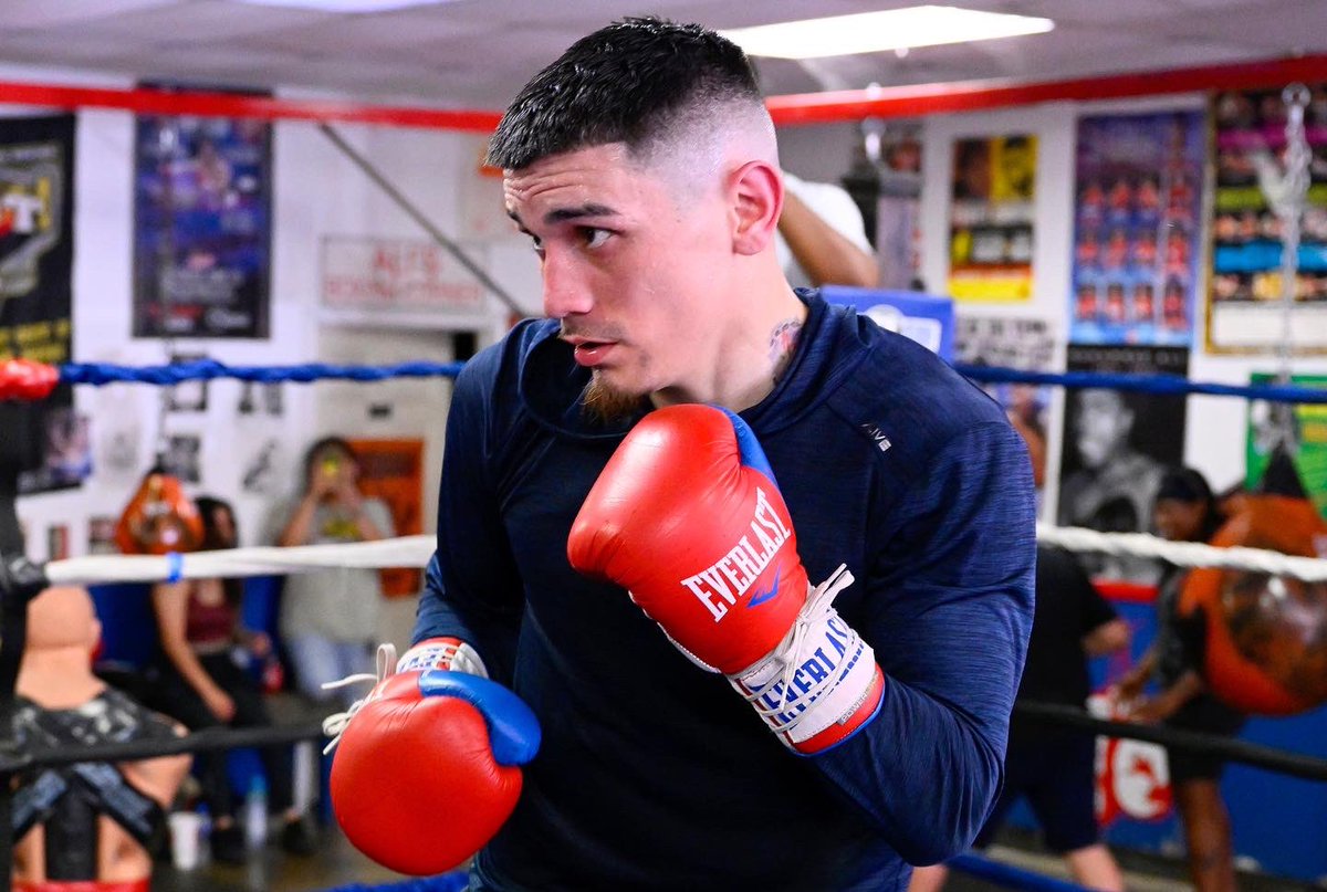dallas_boxing's tweet photo. #dallasown Ray Ximenez puts his (19-2-0) vs the (7-13-1) record of Houston's Eric Manriquez this Saturday evening at the Factory in Deep Ellum.
#kingdomboxing https://t.co/v8r9rmKmI4