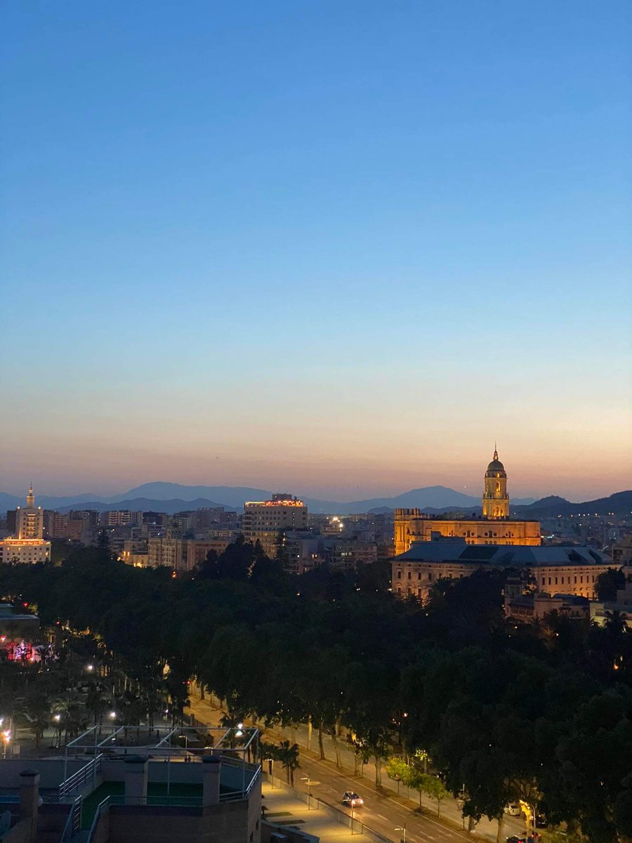 OrgullodeMalaga's tweet photo. Al anochecer... 😍
#Málaga #SienteMLG

Foto: Nicolai Hald https://t.co/zVm2kIvcqa