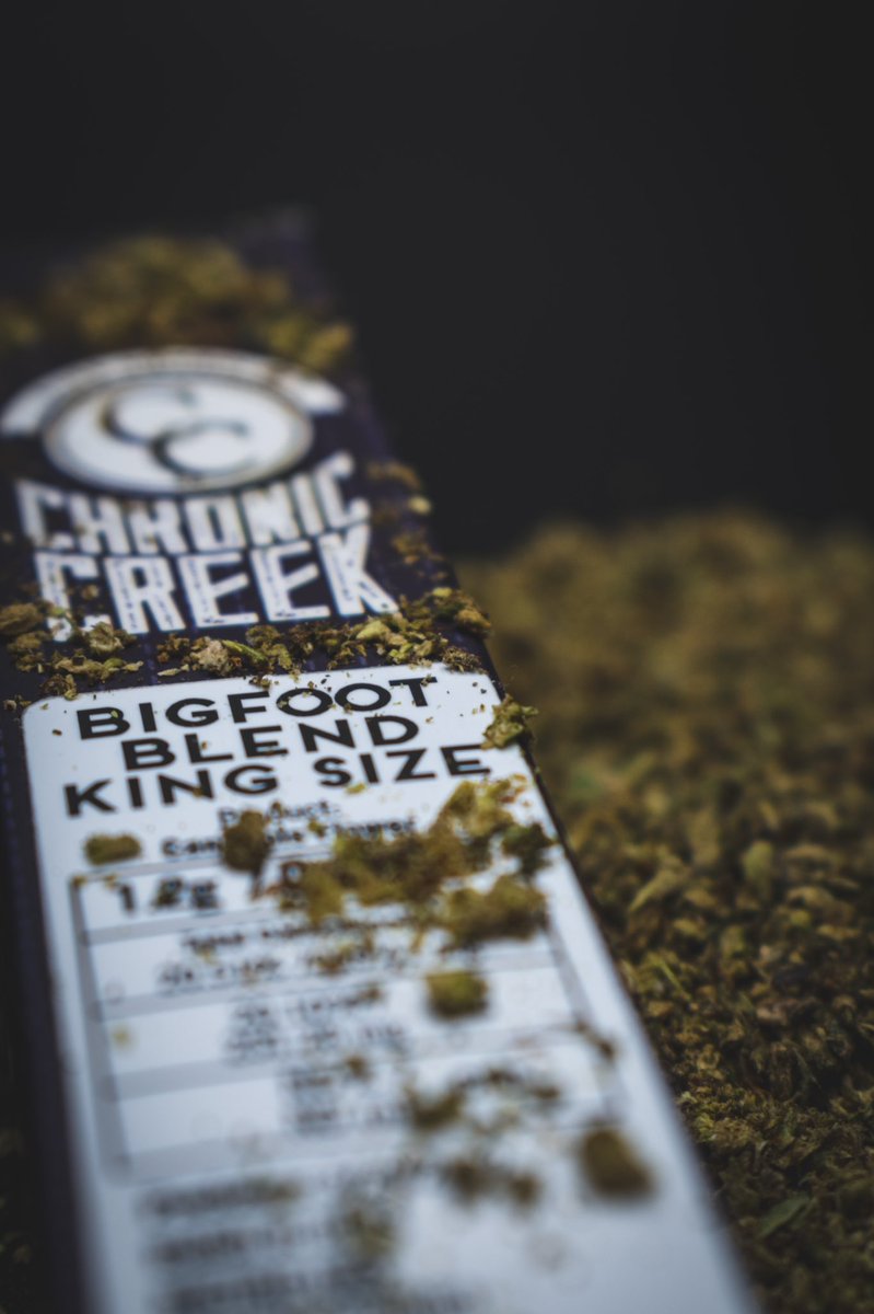 Abstract_0ne's tweet photo. Chronic creek dropping some freshies! I had a lot of fun with this shoot! BigFoot Blend! KINGSIZED! Smooth hitting, perfect for a day out. Take some hits and put it out to save for later or grab a bunch and blaze it up! Either way. Good times to be had @ChronicCreek  #cannabis https://t.co/TzVfchgV2O