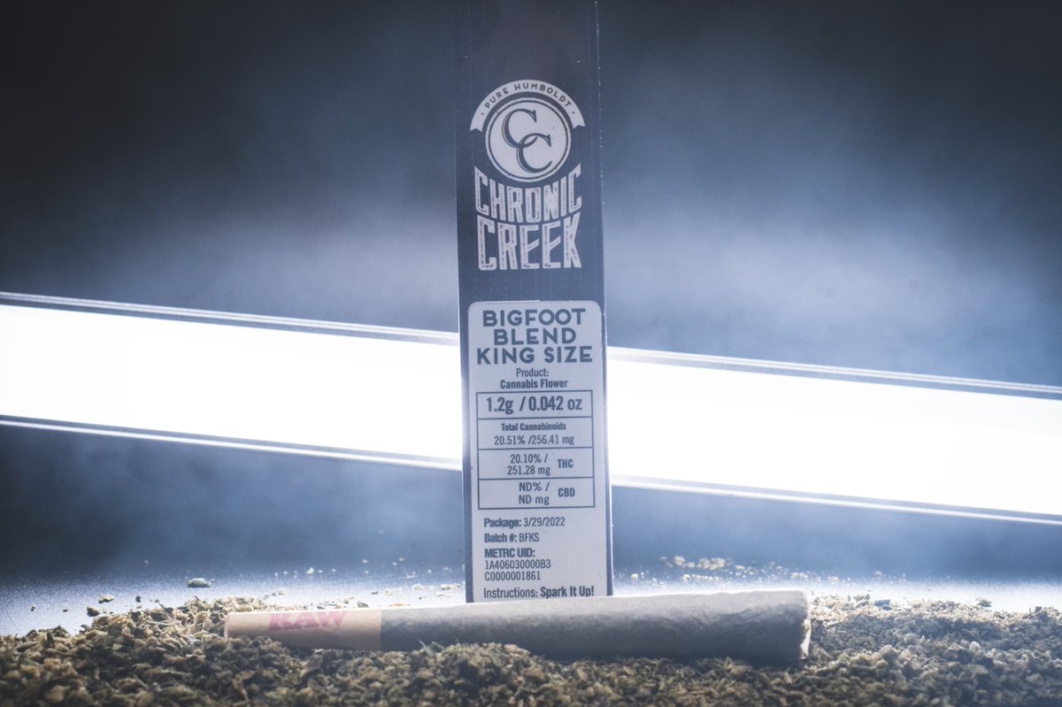 Abstract_0ne's tweet photo. Chronic creek dropping some freshies! I had a lot of fun with this shoot! BigFoot Blend! KINGSIZED! Smooth hitting, perfect for a day out. Take some hits and put it out to save for later or grab a bunch and blaze it up! Either way. Good times to be had @ChronicCreek  #cannabis https://t.co/TzVfchgV2O
