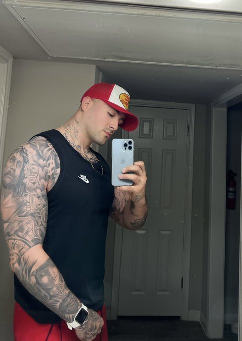 Watch cesar castillo's leaked NSFW photo on TwXstars