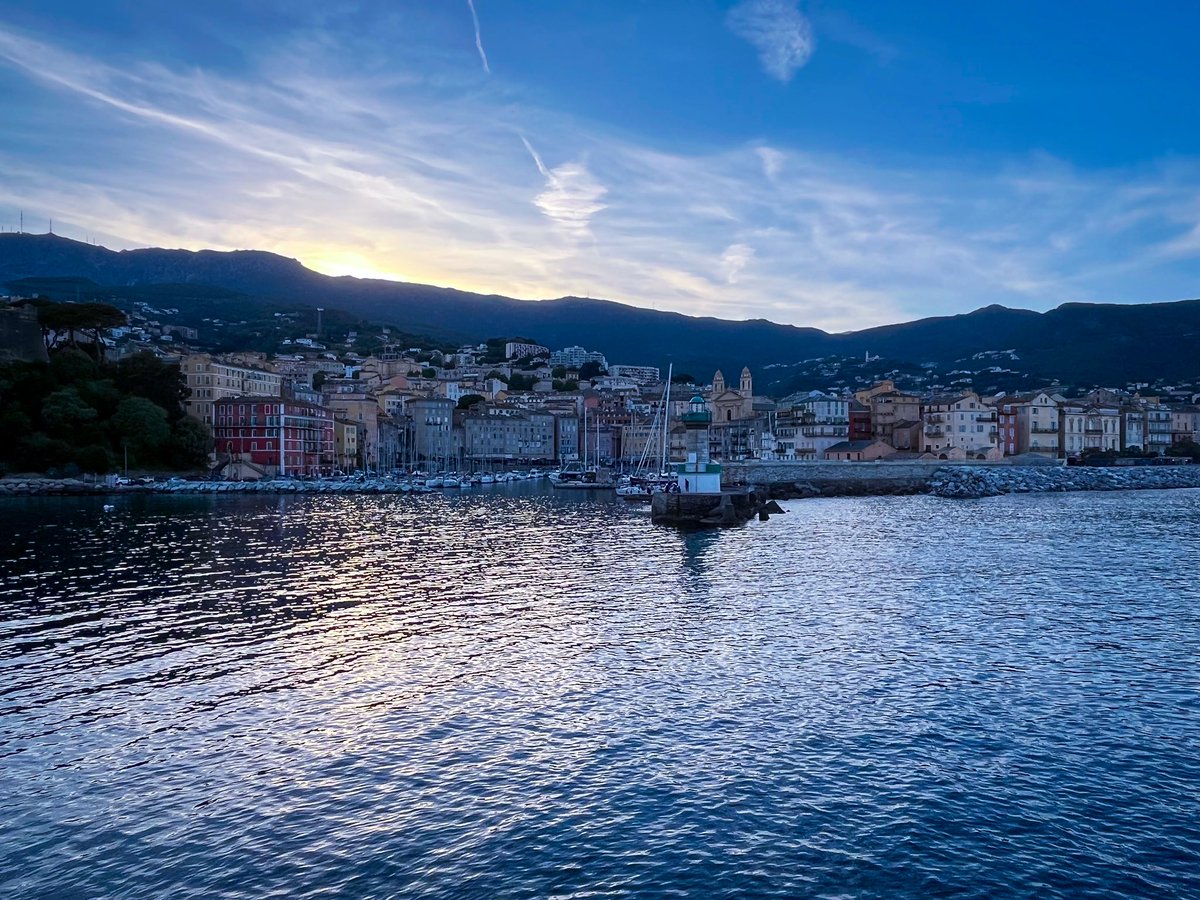 b_kalliste's tweet photo. Bastia au couchant, grâce de l’instant… https://t.co/qEs6LqFefI