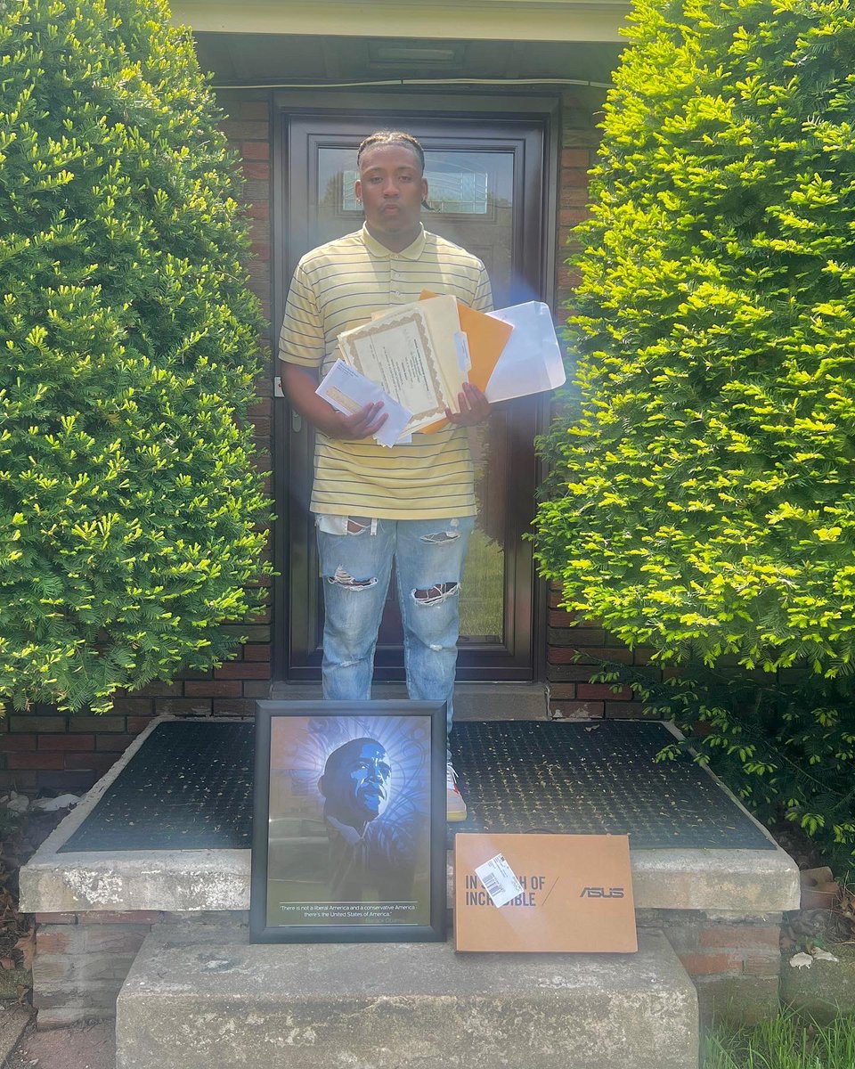 i can say im officially done with high school, i thought it was just a myth when people said it flys but it truly does ! im truly blessed with all my reward and scholarships. truly blessed to be in the position I am now ! 👏🏾 
- Even more to come ✅ #honorsday