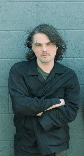 WickedKaly's tweet photo. HOW THE HECK IS THIS MAN 45?!?! #GerardWay #mychemicalromance https://t.co/BSR8N7RDke